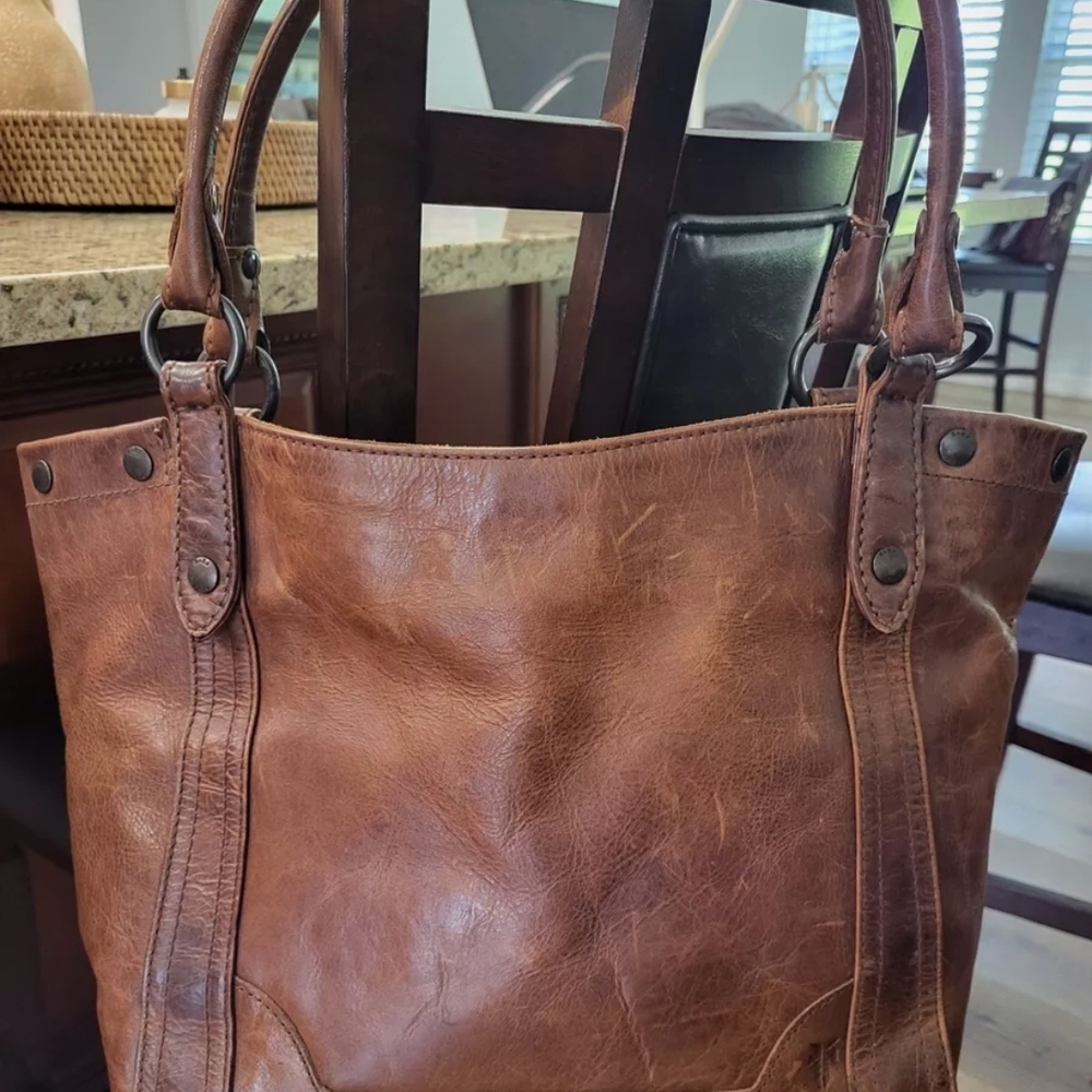 FRYE MELISSA DISTRESSED LEATHER SHOULDER BAG IN COGNAC